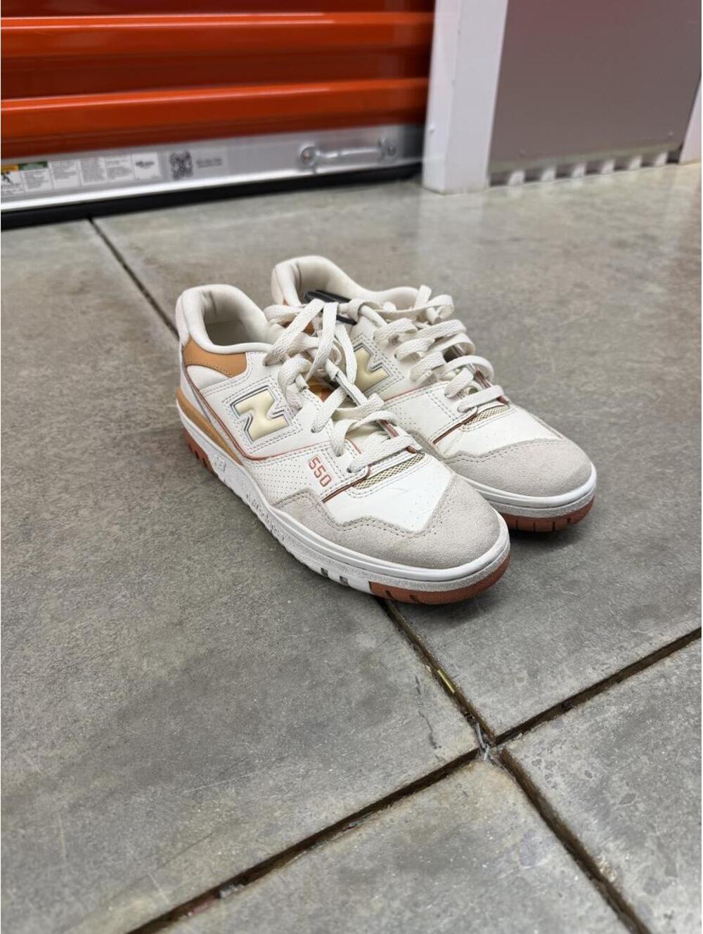 New Balance 550 Au Lait White and orange gym casual shoes size 7.5 WOMENS